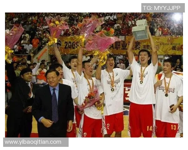 八一队与上海队激战CBA决赛巅峰对决谁能捧起冠军奖杯 八一队与上海队激战CBA决赛巅峰对决谁能捧起冠军奖杯