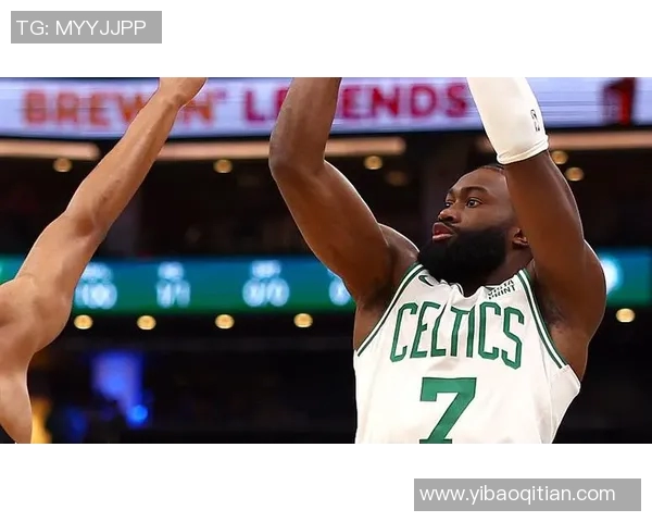 杰伦布朗如何在NBA赛场上展现出色的领导力与竞技精神