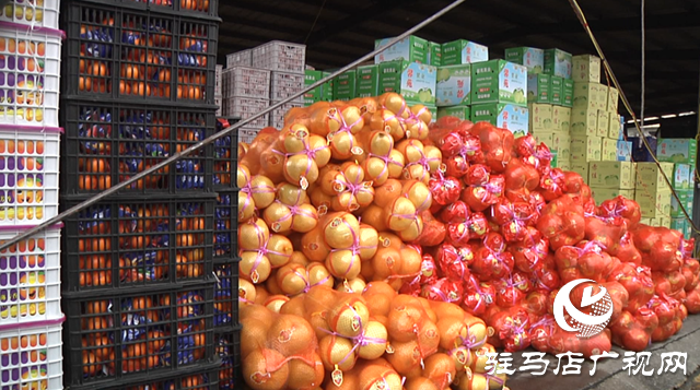 半岛彩票：水果销售进入“冬季模式” 柑橘类水果热销(图2)